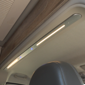 Eingeschaltete Fahrerhausbeleuchtung in Silber